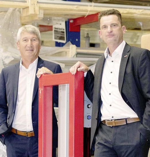 GF ­Manfred ­Hebel (l.), ­ausscheidender GF Dr. Stefan ­Lackner (r.)