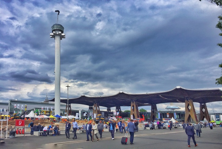 Mehr als 90000 Besucher aus über 100 Ländern kamen zur LIGNA 2019 nach Hannover. An diese Marke glaubt man für nächstes Jahr nicht. - © Daniel Mund / GLASWELT
