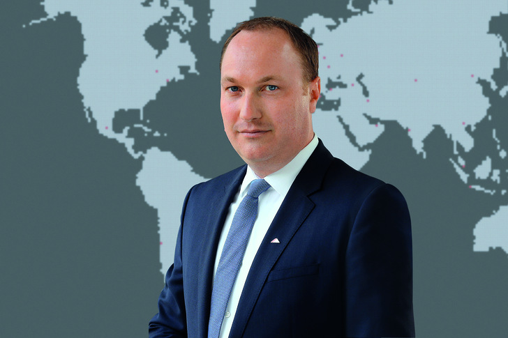 Auch im zweiten Jahr der Eigenständigkeit erwartet die Roto Frank Professional Service GmbH ein zweistelliges Umsatzwachstum. Geschäftsführer Dr. Christian Faden berichtet, dass das Wachstum vor allem auf dem breiten Dienstleistungsangebot bei der Nachversorgung von Fenstern und Türen beruhe.