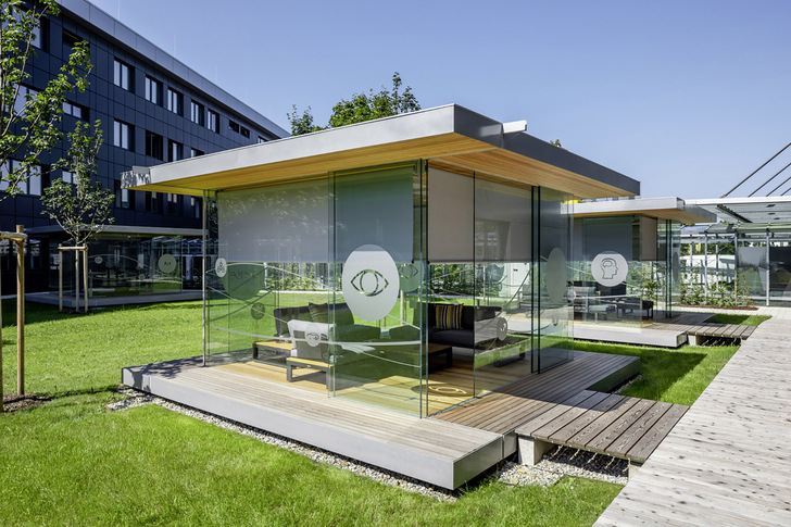 Dieser GM Pavillion 360 mit seiner Innenfläche von 3 × 3 m dient dem Relaxen und erlaubt eine freie Rundumsicht. 