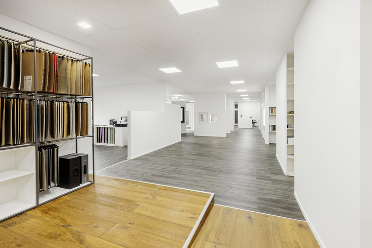 Bei der Verwendung der Bodenbeläge sind wesentliche Eigenschaften zu berücksichtigen: Optik, Reinigung, Nutzungsdauer, Preis, Kratzfestigkeit, Rutschfestigkeit, Aufbauhöhe, Gemütlichkeit, Haptik.