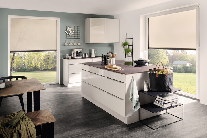 Warema SecuKit vereint automatisierten Sonnenschutz mit sicherer Notfallbedienung.