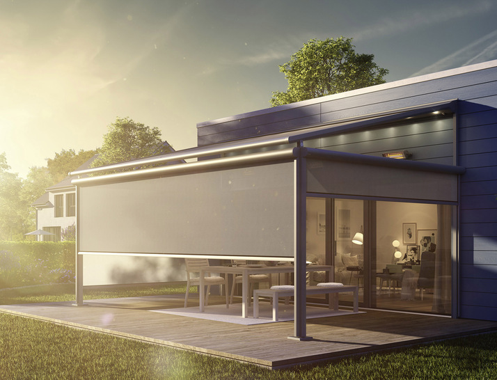 Optisch wirkt die Verbindung der Pergola- und der Senkrechtmarkise wie aus einem Guss.