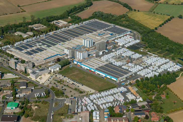 Weltweit die Nummer Eins im Bereich Kunststoff-Profilsysteme für Fenster und Türen: Die Veka AG ist an 40 Standorten auf vier Kontinenten vertreten, Hauptsitz und Kompetenzzentrum des Unternehmens liegen nach wie vor im westfälischen Sendenhorst.