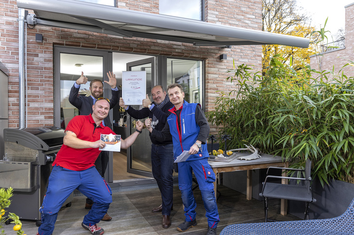 Sebastian Tegeder, 2. v.l., (Verkaufsleiter Nord/Ost, markilux), mit Mitarbeitern der Firma Droste aus Hamburg.