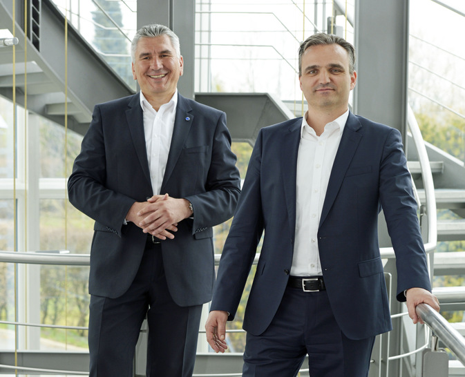 Ivica Maurović (l) ist Sprecher der Geschäftsführung und Geschäftsführer Vertrieb, Marketing und Systementwicklung;  Tino Albert ist Geschäftsführer Technik und Finanzen. - © Gealan
