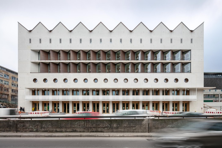 Der Erweiterungsbau der Württembergischen Landesbibliothek stammt aus der Feder des  Stuttgarter Architekturbüros LRO Lederer Ragnarsdóttir Oei.