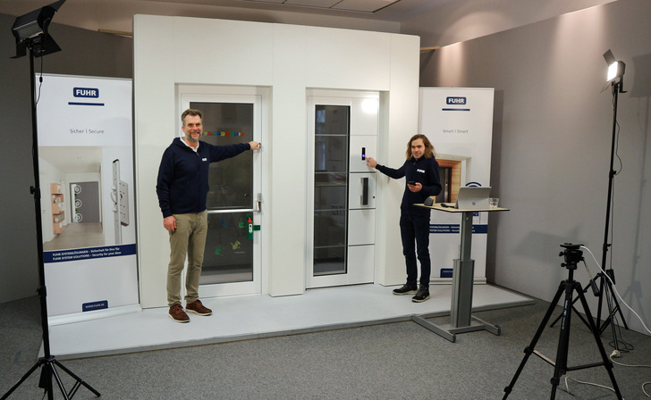 Das FUHR-Team aus dem Produktmanagement hatte sichtlich Spaß in ihrem „Studio“ bei den Live-Präsentationen zur BAU ONLINE 2021.