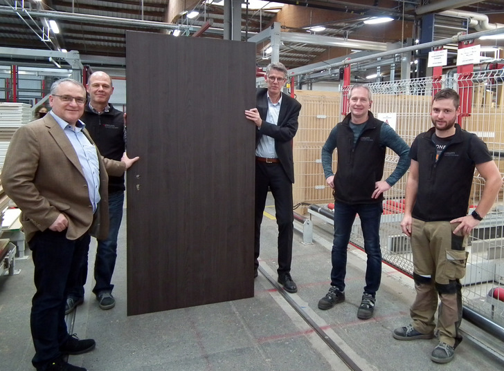 Das Prüm Team freut sich über den Millionenrekord (v.l.): Jörg Korz, Dieter Jakobs, Stefan Burlage, Mario Hahn, Mathias Kinzer