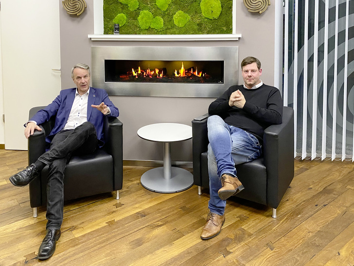 Roland Bleinroth, Geschäftsführer und Sprecher der Geschäftsführung und Sebastian Schmid, Abteilungseiter Technologiemessen standen Rede und Antwort zu den digitalen Aktivitäten der Landesmesse Stuttgart.