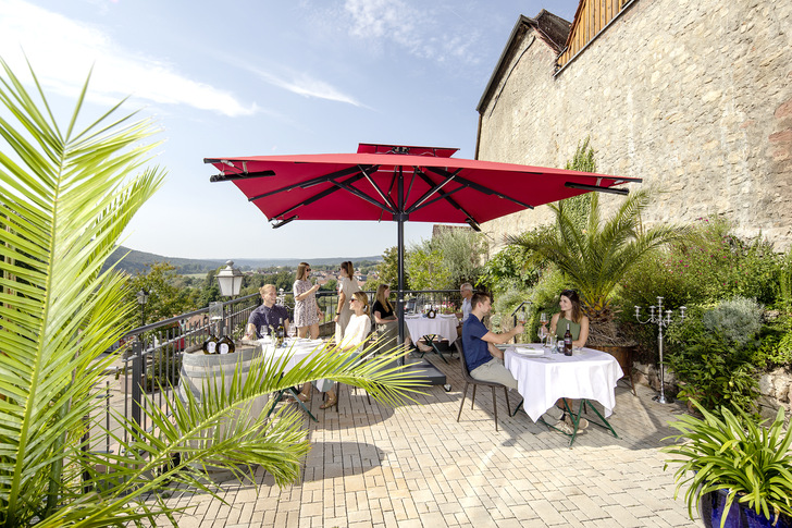 Die Wirkungsweise von Acryl ProNature wurde wissenschaftlich bestätigt. Bereits 4 m2 des Gewebes beseitigen den NOx-Ausstoß eines PKWs mit einer Fahrleistung von 20.000 Kilometern pro Jahr.
