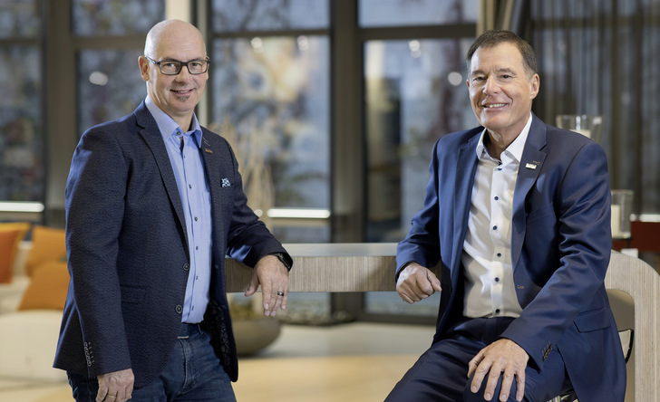 Klaus Wuchner, Geschäftsführer für Vertrieb und Marketing bei markilux sowie Michael Gerling, Geschäftsführer für Technik und Produktion, sind gespannt auf die Resonanz ihrer Messebesucher während der „R+T digital“.