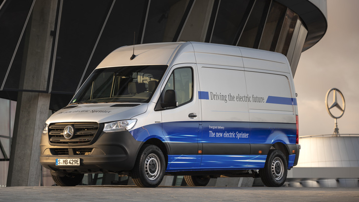 Handwerker und Gewerbekunden können nun auch den eVito und eSprinter flexibel über ein Fahrzeug-Abonnement von Mercedes nutzen. - © Daimler AG
