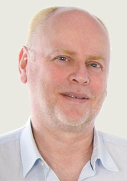 Olaf Vögele Sun Protection department
voegele@glaswelt.de