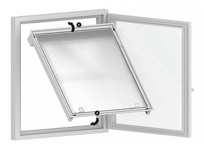 Das Außenrollo von MHZ überzeugt durch ­seine einfache Montage: Fenster öffnen, Solix einsetzen, Ecken arretieren, Schrauben anziehen.