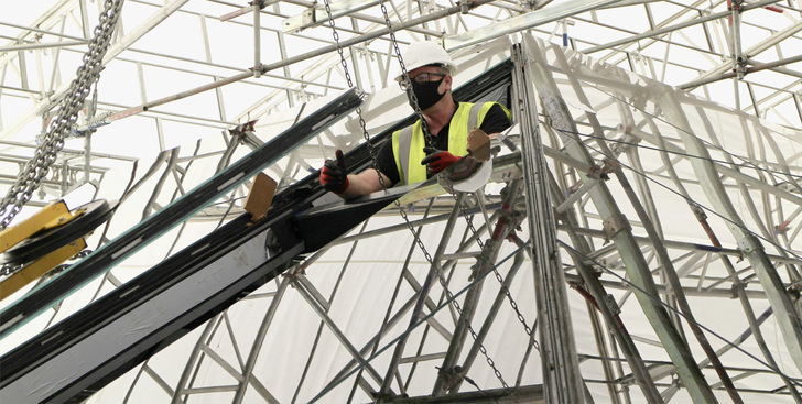 Die Montage der eyrise Sonnenschutzgläser in London ist abgeschlossen. Insgesamt wurden Gläser mit einem Gesamtgewicht von 27 t verbaut. - © Foto: BAFTA & Laura Kloss
