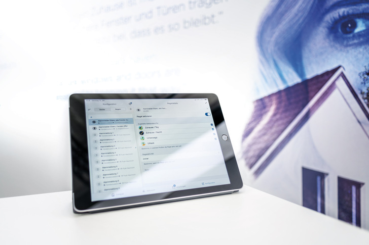 Fensterüberwachung via App ermöglichen die Funkkontakte von Winkhaus. In Kombination mit dem Beschlagsystem Winkhaus activPilot Comfort PADM kann das Fenster aus der Ferne sogar geöffnet und geschlossen werden.