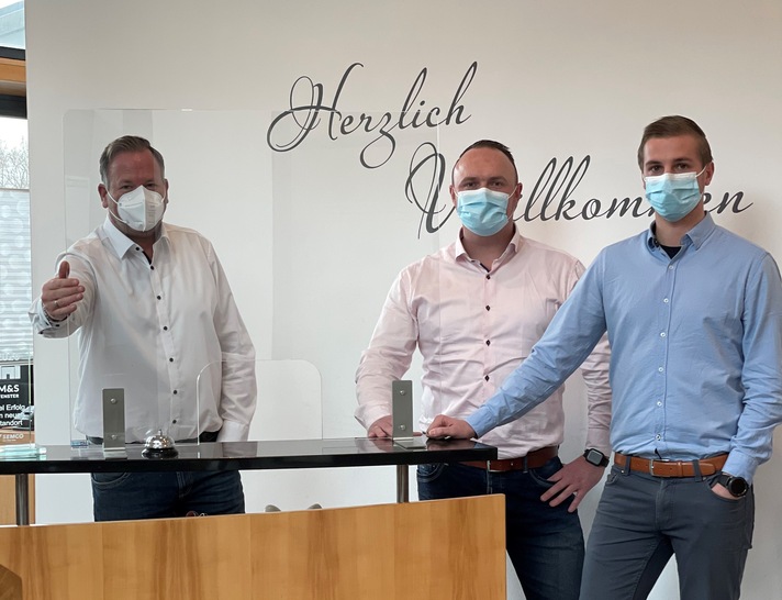 Der Fensterbauspezialist M&S Fenster aus Haselünne entschied sich direkt zu Beginn der Pandemie, Semco Protect-Trennwände aus ESG in seinen Büros und Besprechungsräumen einzusetzen. Dies sei ein gute Entscheidung gewesen, so M&S  Geschäftsführer Hans Gerd Mauer. 