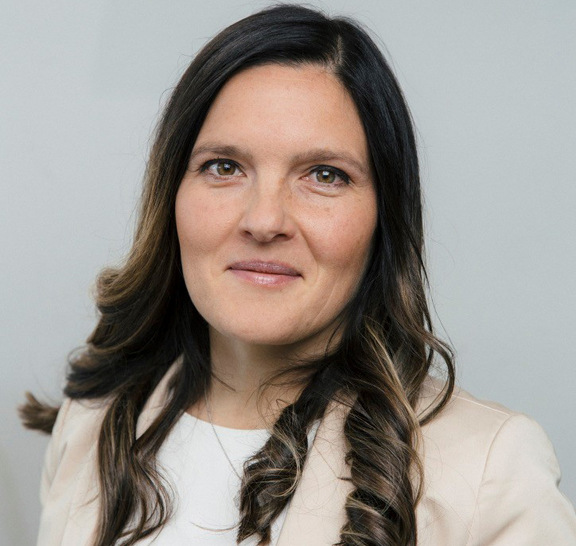 Verena Oberrauch arbeitet seit 2010 in dem Familienunternehmen Finstral und ist die Tochter des Firmengründers Hans Oberrauch. Derzeit ist sie Mitglied des Verwaltungsrats von Finstral als Leiterin des Geschäftsbereichs Belgien, Schweiz und Österreich. - © EuroWindoor
