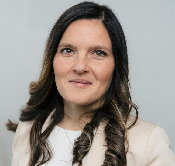Verena Oberrauch arbeitet seit 2010 in dem Familienunternehmen Finstral und ist die Tochter des Firmengründers Hans Oberrauch. Derzeit ist sie Mitglied des Verwaltungsrats von Finstral als Leiterin des Geschäftsbereichs Belgien, Schweiz und Österreich.