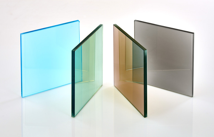 Die neuen Farbvarianten der Strato Folien bietet alle Vorteile von Sicherheitsglas für den Fassadeneinsatz.