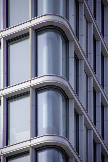 Die gebogene Gläser stammen von Flintermann.