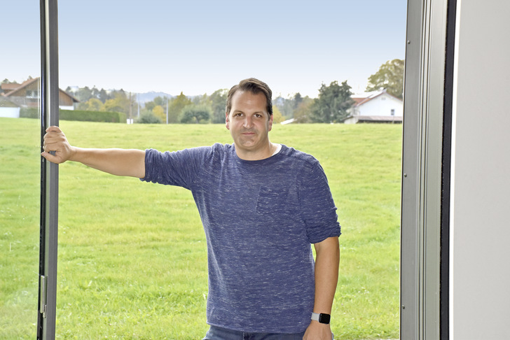 Matthias Brack ist Unternehmer, Schreinermeister und Netzwerker und für sein Team will er Vertrauensperson sein. Ihm liegt viel an einer guten Betriebsatmosphäre.