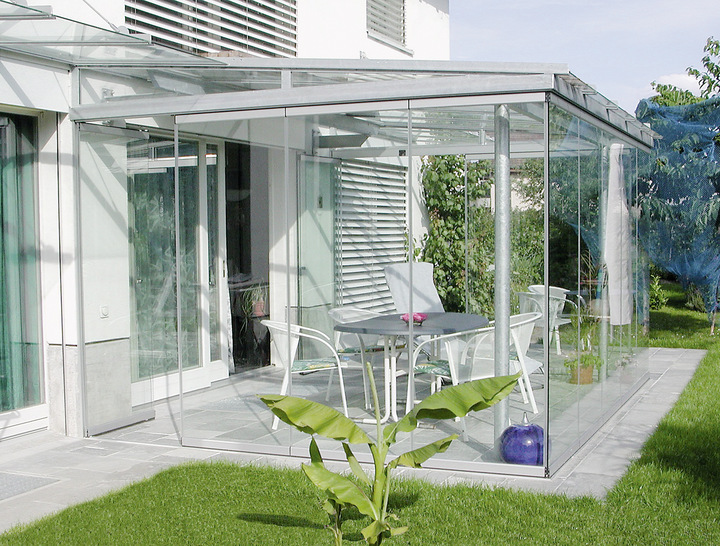 Im geschlossenen Zustand bietet PlicoFlex 25 durch seine großen Glasflächen mit schmalen Schienen oben und ­unten einen hervorragenden Ausblick sowie Schutz vor Wind und Wetter