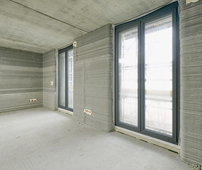 Die Wohnungen im 3D-Haus in Wallenhausen w﻿arten mit großzügigen Öffnungen für Fenster und Terrassentüren auf.