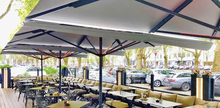 Die Heizstrahler können auch an den Schirmstreben positioniert werden, um eine angenehme Wärme
schaffen.