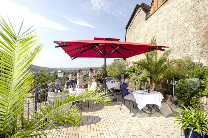 Die Wirkungsweise von Acryl ProNature wurde wissen­schaftlich bestätigt. Bereits 4 m2 des ­Gewebes beseitigen den NOx-Ausstoß eines PKWs mit einer Fahrleistung von 20 000 Kilometern pro Jahr.