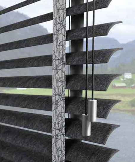 Mithilfe spezieller Verfahrenstechniken ­entsteht in einem mehrstufigen Fertigungs­prozess ein robustes Filzgewebe aus Polyester­vlies.