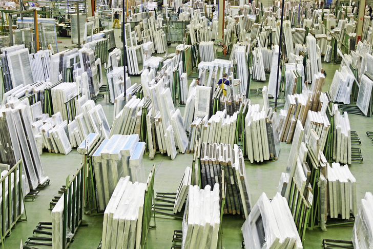 Ein Blick in die Auslieferungshalle des polnischen ­Fensterherstellers Drutex. - © Foto: Daniel Mund / GLASWELT
