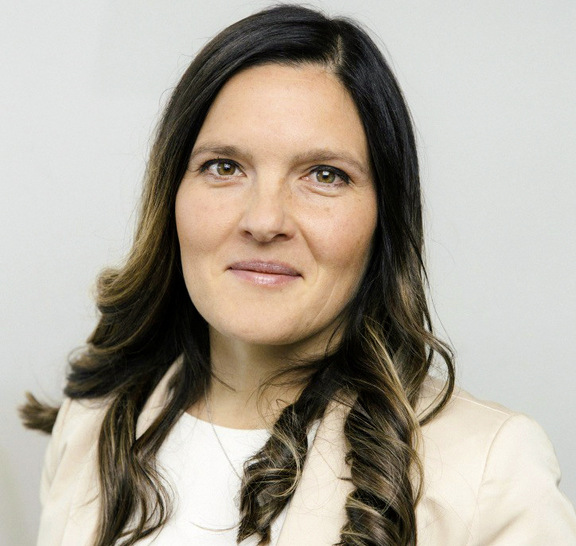 Verena Oberrauch arbeitet seit 2010 in dem Familienunternehmen Finstral und ist die Tochter des Firmengründers Hans Oberrauch. Derzeit ist sie Mitglied des Verwaltungsrats von Finstral als Leiterin des Geschäftsbereichs Belgien, Schweiz und Österreich.