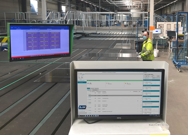 A+W SmartFactory, ein Fertigungssystem der jüngsten Generation, steuert heute voll automatisiert die hoch komplexe Fertigung von Brandschutz- und Sicherheitsgläsern in Würselen.