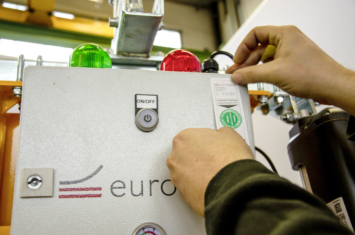 Diese Sicherheitsplakette belegt, dass der Heber ordnungsgemäß fun﻿ktioniert. - © Foto: Eurotech
