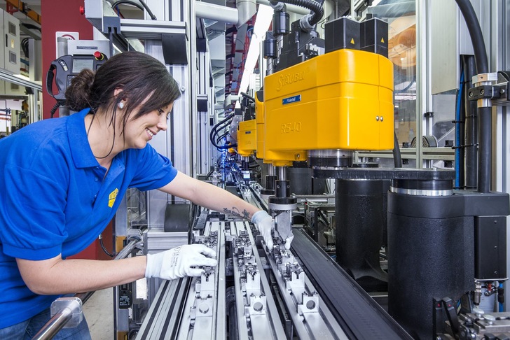 Die Maschinen in allen Maco-Werken laufen rund. 2020 war sogar ein Rekordjahr für den Salzburger Beschlagszulieferer. 