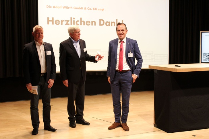 Auf 25 Jahre erfolgreiche Partnerschaft von Würth und Meisterteam blickten (v.r.) Norbert Heckmann (Sprecher der Würth Geschäftsleitung), Burkhard Leffers (Vorsitzender des Meisterteam-Aufsichtsrats) und Meisterteam-Geschäftsführer Thomas Schley.