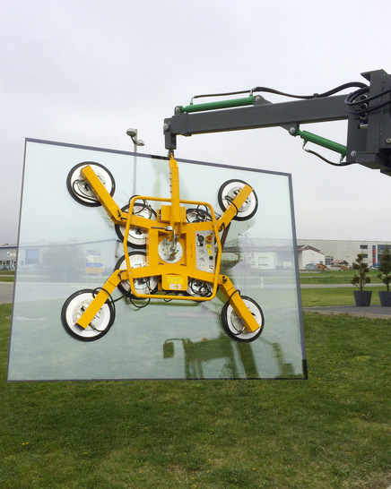 Dieses eT-Hover-univac wurde mit mit Verlängerungsarmen ausgestattet sowie mit 8 Saugern (4 außen, 4 innen).