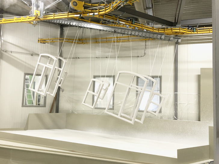 5000 × 3000 mm ist dabei die Maximal­größe eines Elementes, welches in ­einem Stück in der neuen Anlage ­beschichtet werden kann.