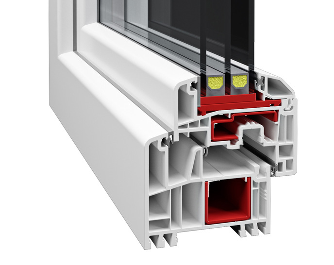 Ausgestattet mit einem 6-fach-Kammersystem zwischen Rahmen und Flügel sowie drei Dichtungsebenen bieten Fenster und Balkontüren der Serie „Eltan“ eine gute Wärmedämmung bereits in der Standardausstattung. Dank der verbesserten statischen Eigenschaften sind große Fensterflächen bei gleichzeitig schlankem Profil möglich. - © Foto: WnD, Oknoplast Gruppe
