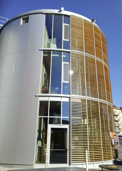 Auch eine runde Fassade ist kein Hindernis für die ­Anwendung von Schiebeläden.