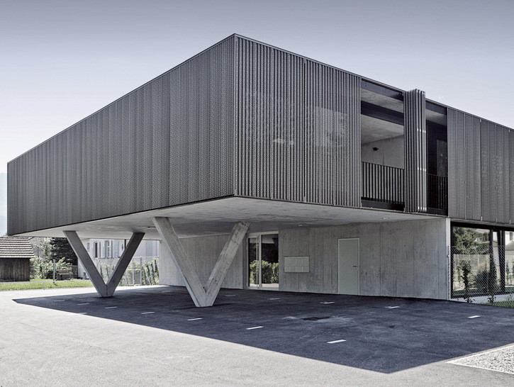 Falt-Schiebeläden schaffen mehr Gestaltungsfreiheit bei der Fassadengestaltung.