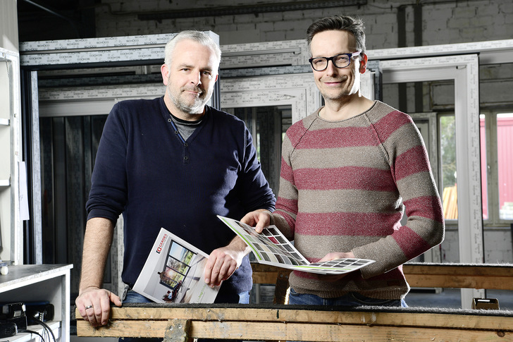 Ansprechpartner bei der Gerdes GmbH für den Bereich Hebe-Schiebe-Türen: Torsten Hengemühle (Fertigung) links, Dirk Brinkmann (Vertrieb) rechts.