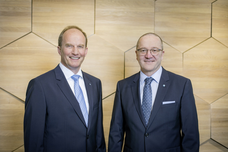 Michael Weigand, Geschäftsführung Vertrieb & Marketing der Maco-Gruppe (l.) und Guido Felix, Vorsitzender der Geschäftsführung der Maco-Gruppe (r.) - © Foto: Maco
