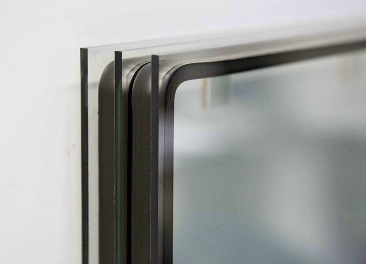 Wie alle Warme Kante Abstandhalter der Gruppe Fenzi besitzt der Butylver TPS einen sehr guten PSI-Wert, was Wärmeverluste an der Glaskante minimiert.