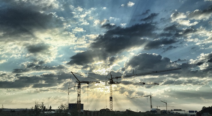 Für das laufende Jahr prognostiziert die Studie auf dem Fenstermarkt  im Neubau ein Minus  von 1,6 %, bei der  Modernisierung  wird mit einem weiteren  Plus  von 1,0 % gerechnet. Der Grund dafür sei in den erwarteten  Neubaurückgängen  im  Nichtwohnbau zu sehen.   