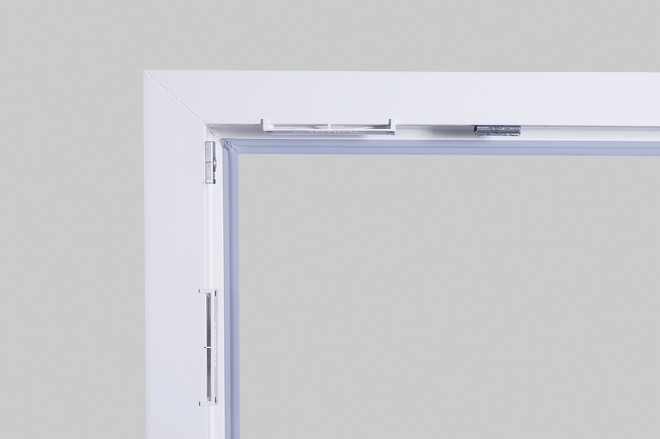 Das System Regel-air FFL für Kunststofffenster kann auch senkrecht verbaut werden und sorgt nutzerunabhängig für Frischluft. - © Foto: Regel-air Becks
