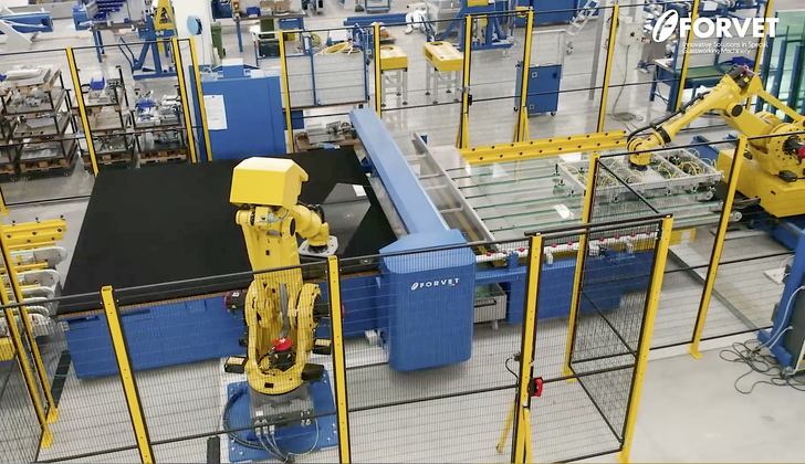 Zuschnitt via Roboter: die Weiterentwicklung des robotergestützten Zuschnitt-Systems KEY mit integriertem Glaslager ist auf gleichem technologischem Niveau wie die hochproduktiven Forvet Bearbeitungszentren.