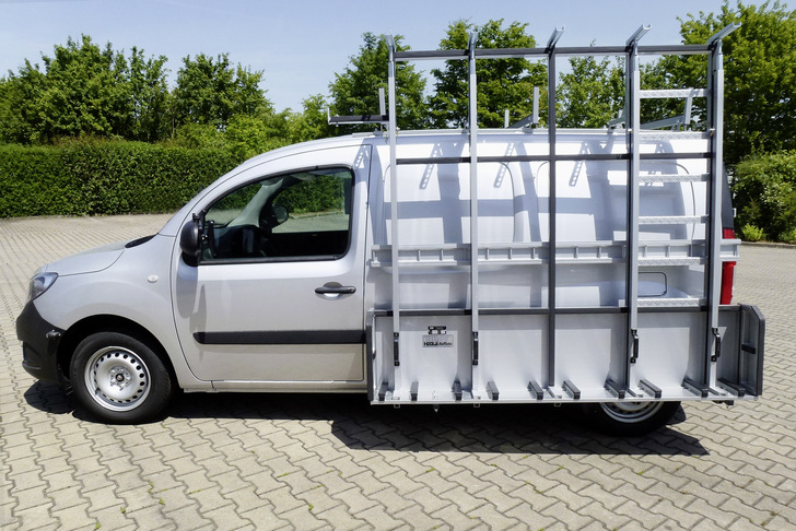 Ein Kleintransporter mit abnehmbaren Hegla Außenreff und Gepäckträger bietet viel Platz für Ladegut und eigent sich durch seine Kompaktheit für den Stadtverkehr.